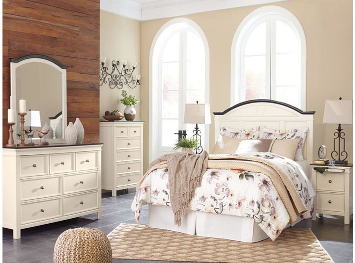 Woodanville - Queen Bed Set